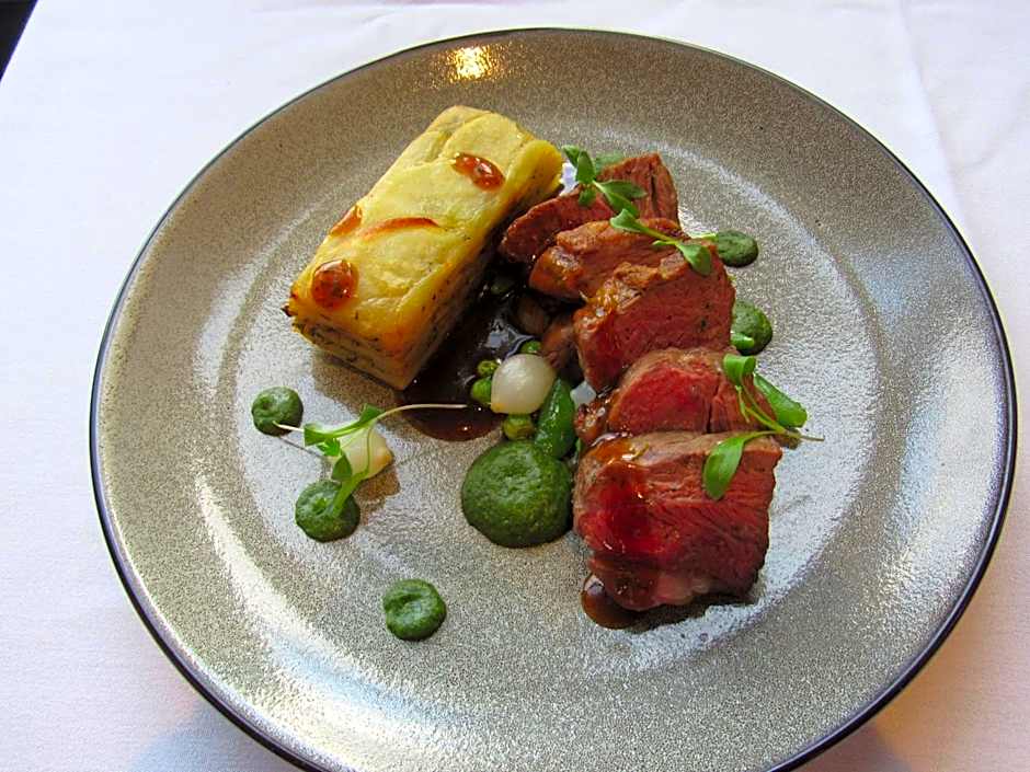 Loftsome Bridge Hotel