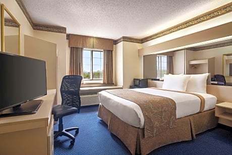 1 Queen Bed Mobility Accessible Room Non Smoking