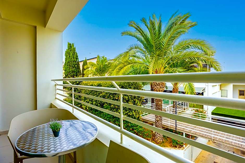 Melpo Antia Hotel & Suites