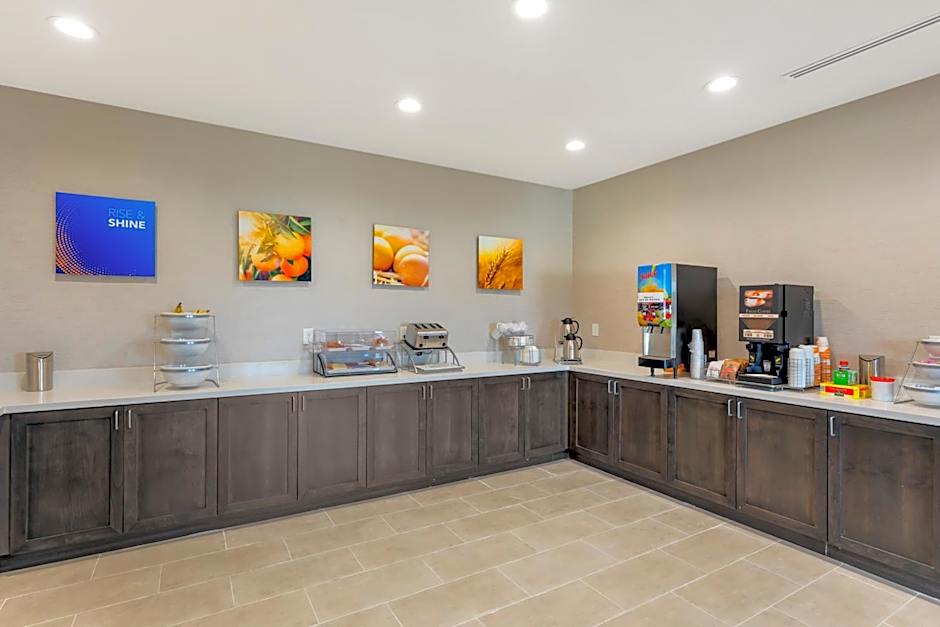 Comfort Inn & Suites Balch Springs - SE Dallas