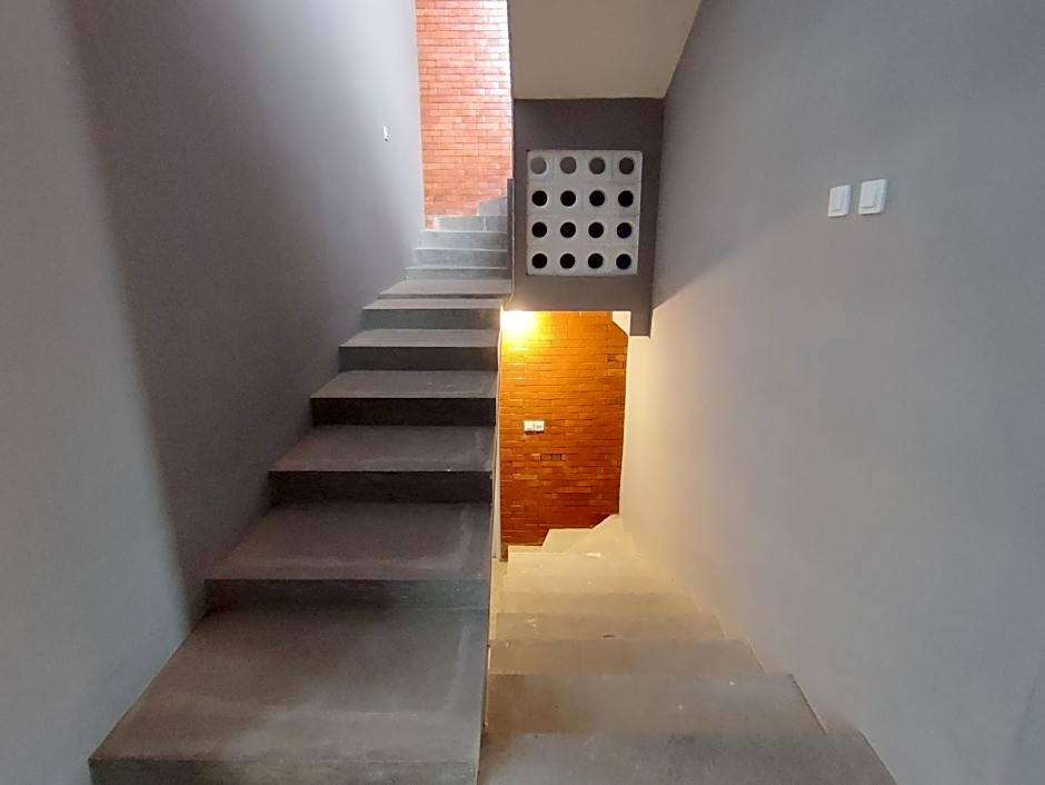 RedDoorz near Graha Saba Buana 2