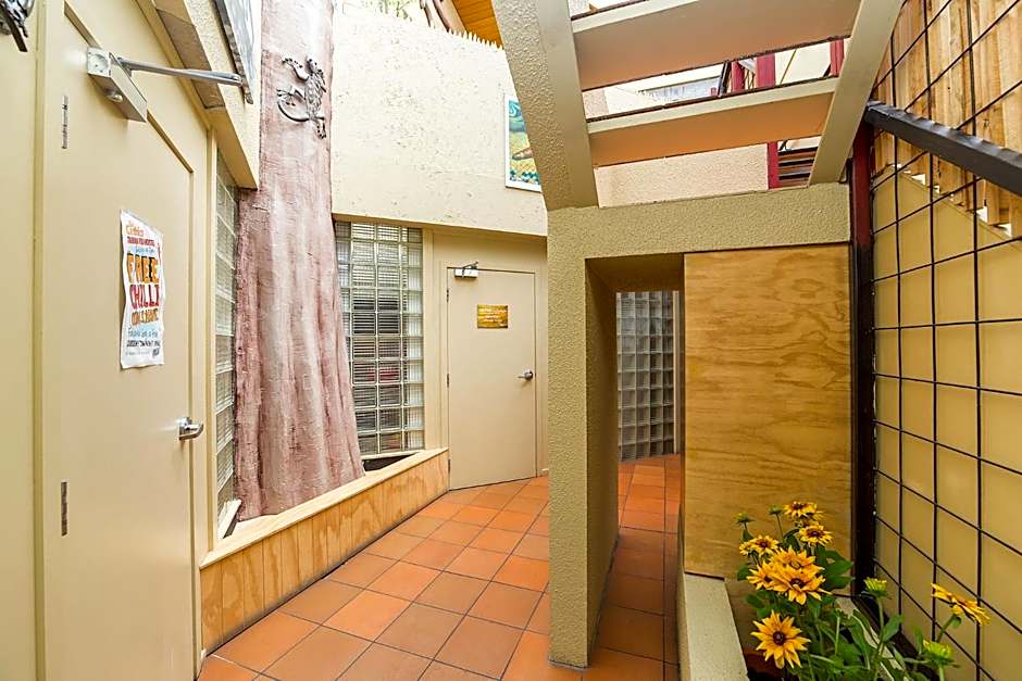 Tahuna Pod Hostel