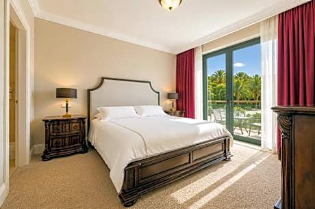 Deluxe King Suite with Balcony