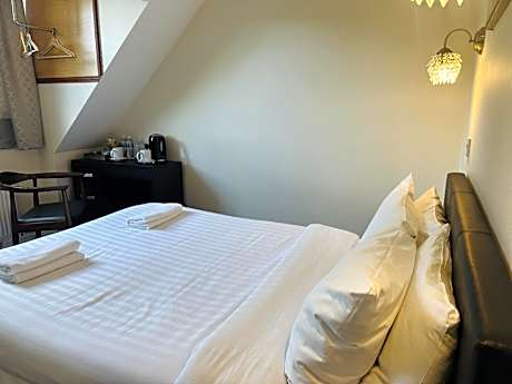 Deluxe Double Room with Shower