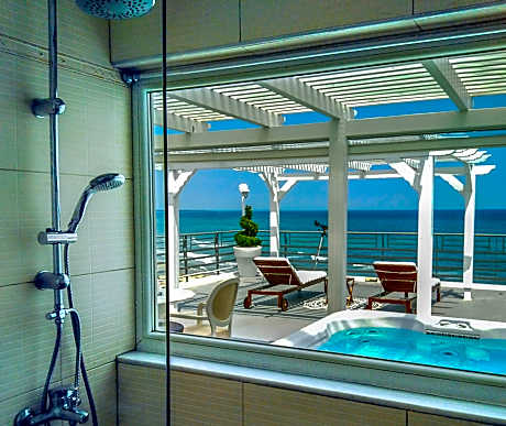 Rooftop Pavilion with Outdoor Heated Jetted Tub & Sauna - Sea View