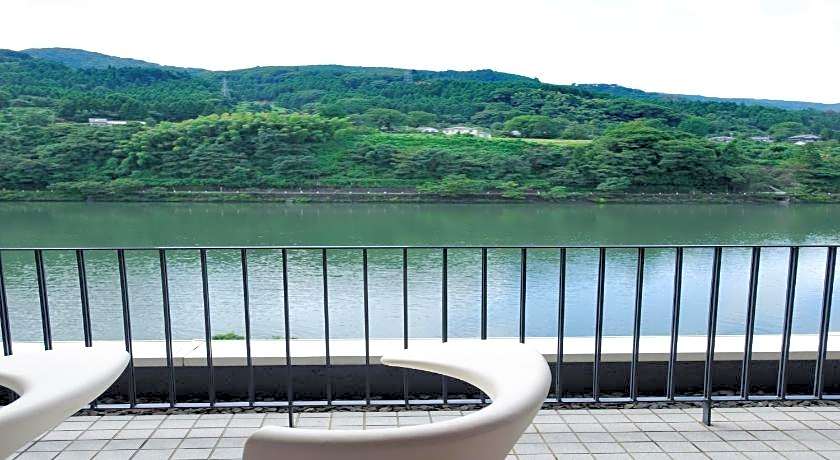 River Retreat Garaku