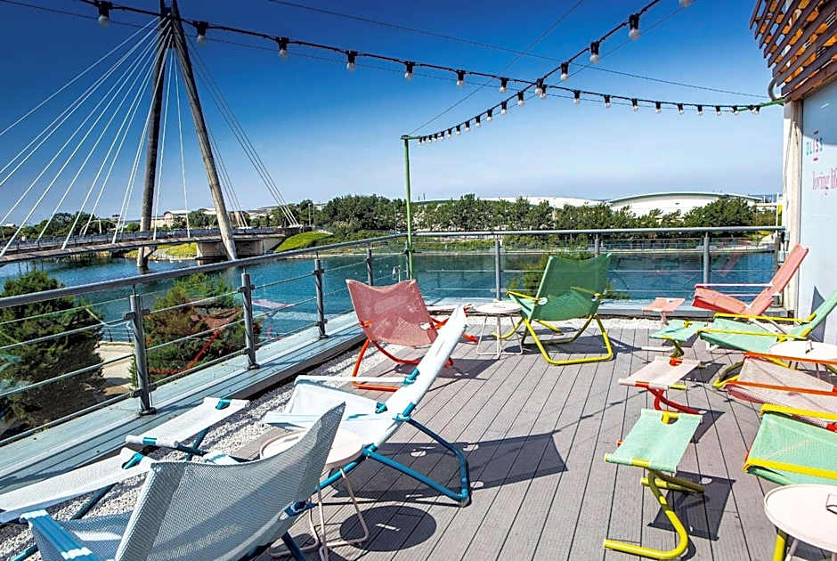 Waterfront Southport Hotel