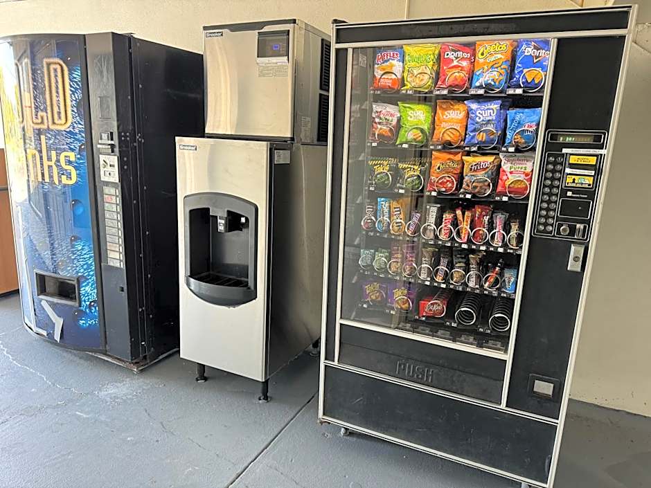 Studio 6-Englewood, FL