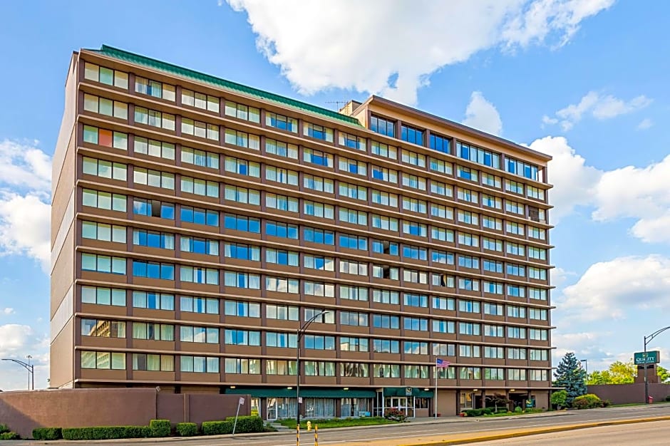 Quality Inn & Suites Cincinnati Downtown
