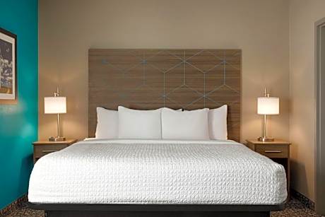 1 King Bed One-Bedroom Suite Non-Smoking