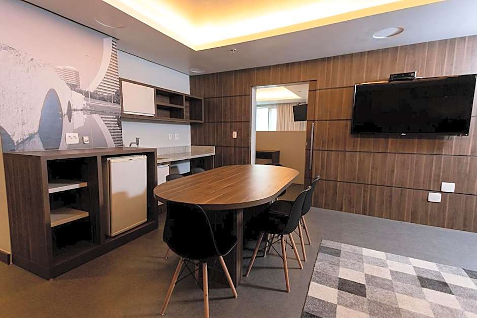 Master Porto Alegre Hotel - Av Carlos Gomes, Proximo ao Consulado Americano