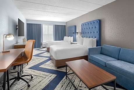 One-Bedroom Executive Queen Suite with Two Queen Beds, Sofa Bed and City View