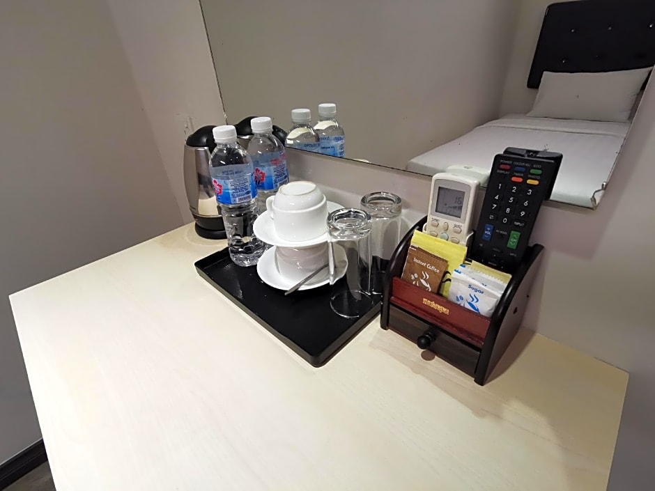 Ease Hotel