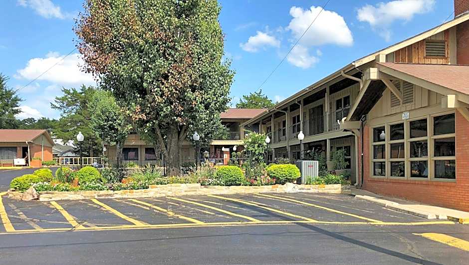 Charles Wesley Motor Lodge Broken Bow