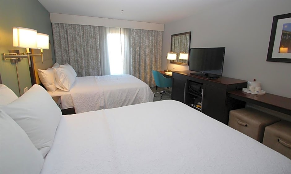 Hampton Inn- Suffolk