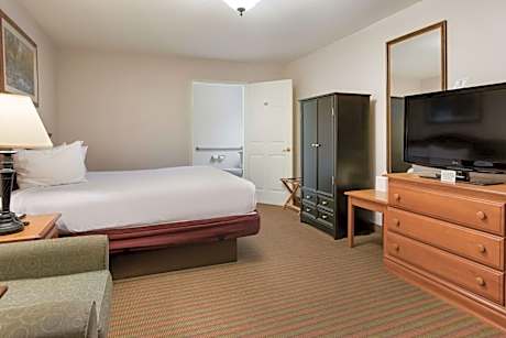 ACCESSIBLE - 1 KING,COMMASSISTANCE,NSMK,CONTINENTAL BREAKFAST