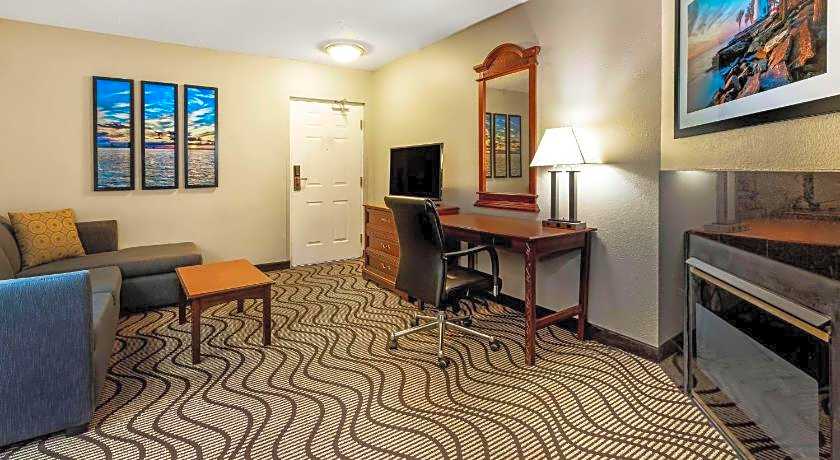 La Quinta Inn & Suites by Wyndham Sandusky