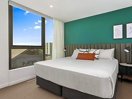 Two-Bedroom King Apartment with Balcony