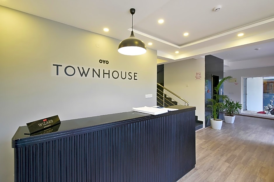 OYO Townhouse 106 Airport Road