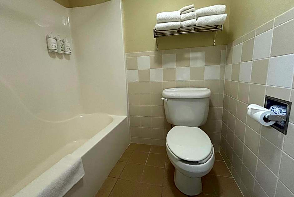 AmericInn by Wyndham Kewanee