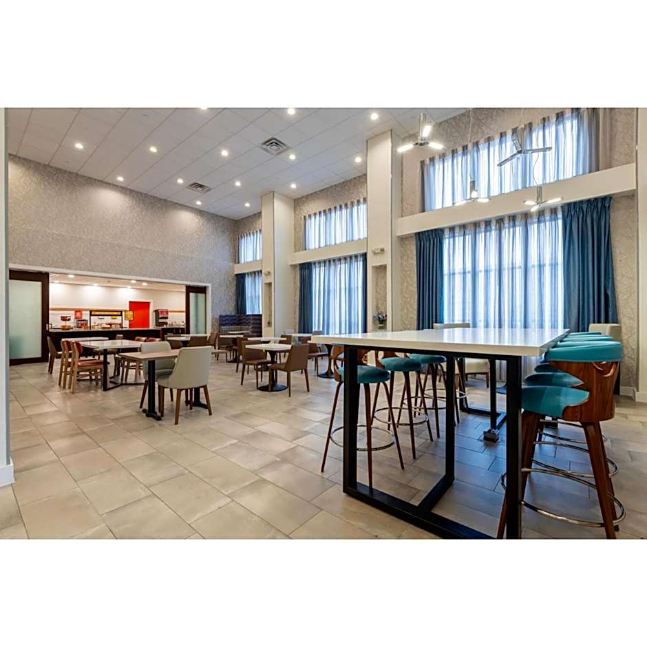 Hampton Inn & Suites Boston/Stoughton