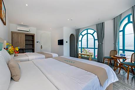 Deluxe Family Room