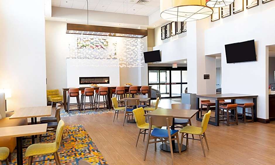 Hampton Inn & Suites Williamsport-Faxon Exit