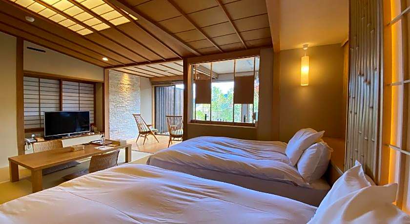 Yugawara Onsen Ashikari Ryokan