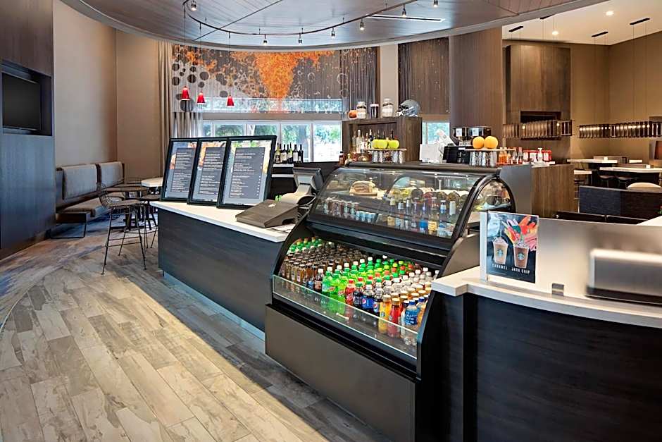 Courtyard by Marriott Dallas Downtown / Reunion District