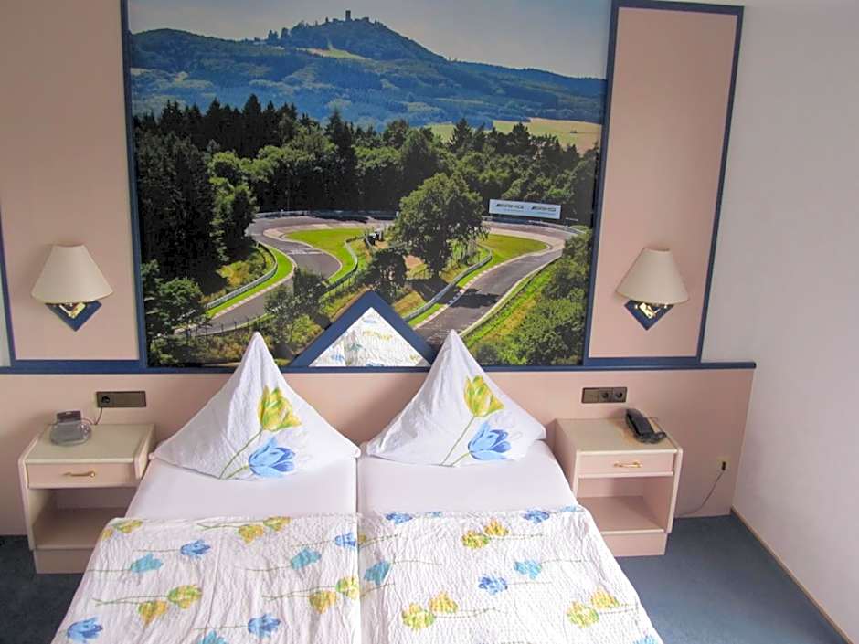 Hotel zur Burg Nürburg-ring