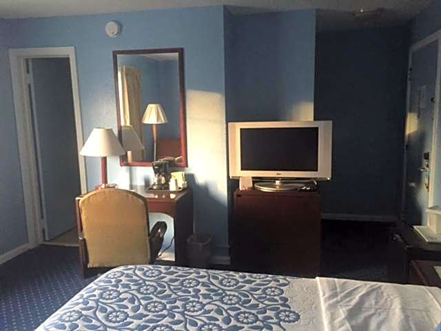Days Inn by Wyndham Cleveland Lakewood