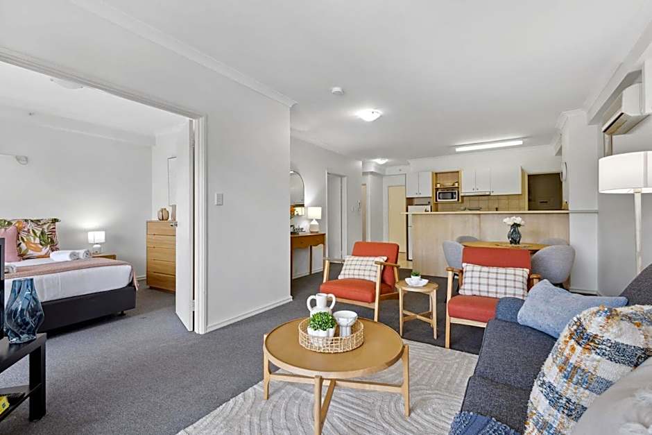 Cozy City Apartment with Stunning Views and Ameni