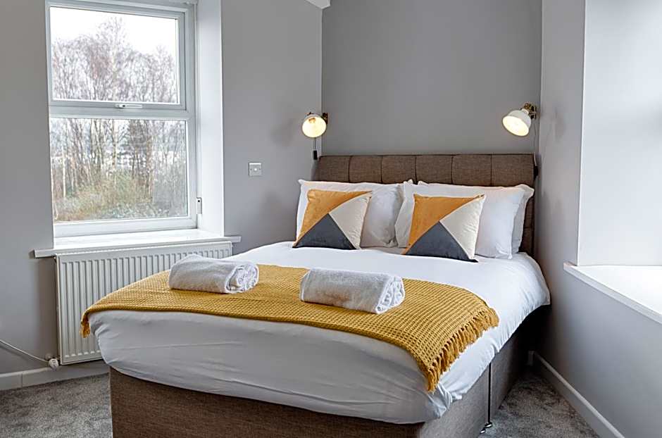 Contractor Base - Kitchen - Parking Included