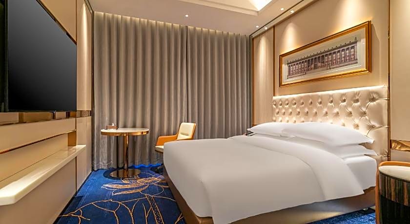 Easeland Hotel