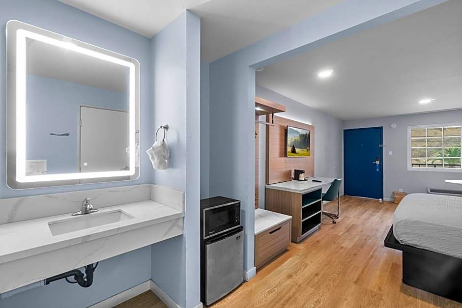 Travelodge by Wyndham Fairplex Pomona