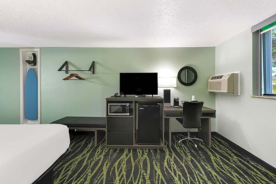 Baymont by Wyndham Liberty MO