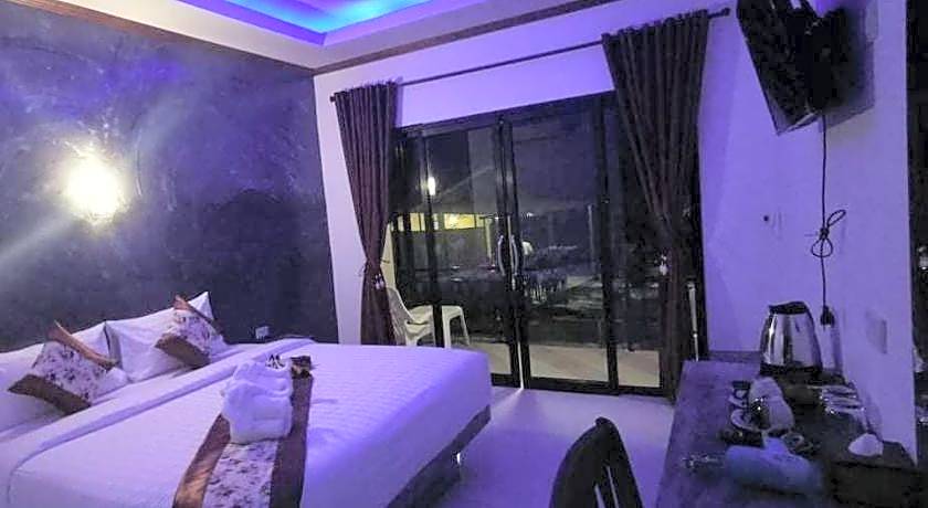 Lanta Long Beach Hostel