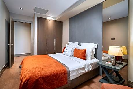 Connecting Family Suites