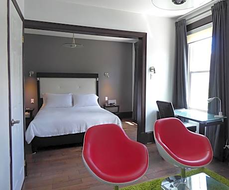 Deluxe Queen Room with Fireplace