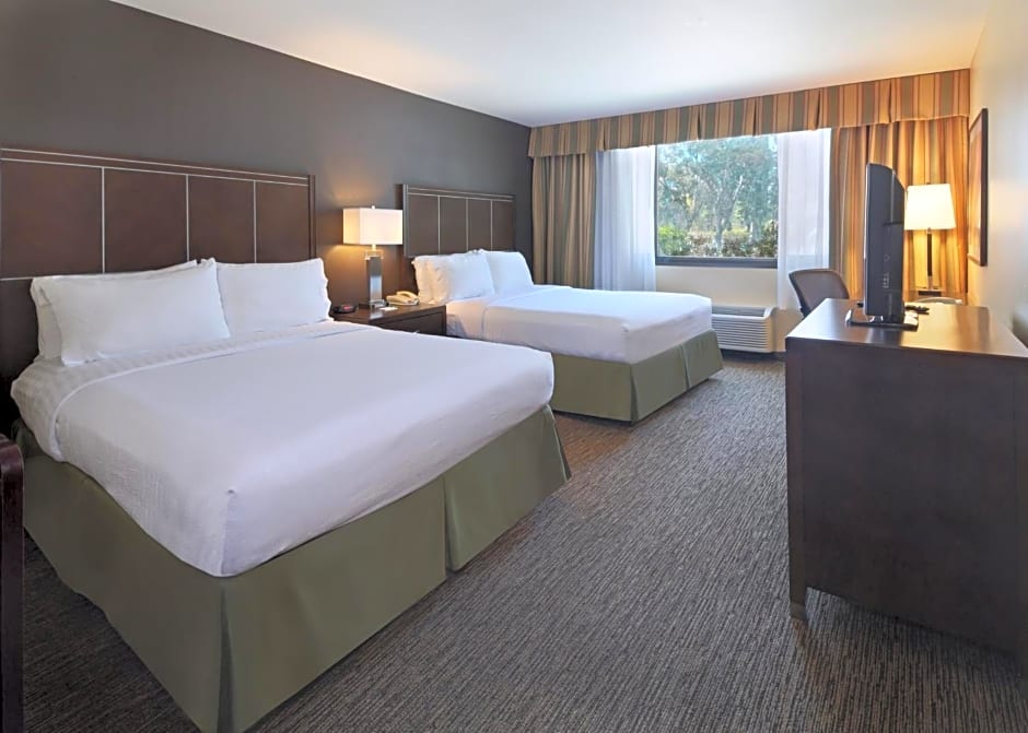 Holiday Inn Hotel & Suites Anaheim By IHG