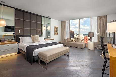 Skyline Club Level Accessible King Suite