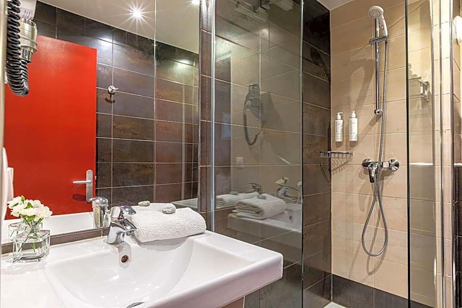 Hotel Ariane Montparnasse by Patrick Hayat