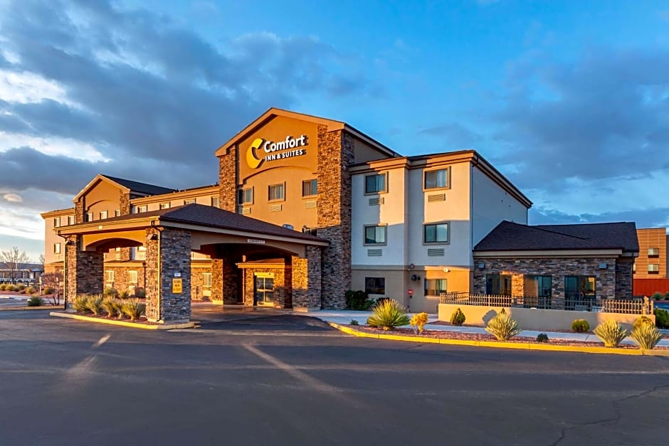 Comfort Inn & Suites Page at Lake Powell