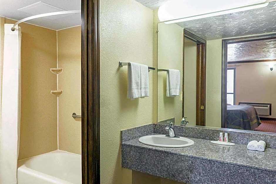 Super 8 by Wyndham Enid