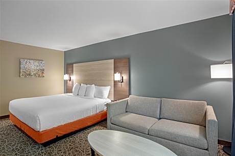 1 KING BED,NSMK,2ND BED SOFABD,HISPD,MICRFIG,COFMKR,FULL BREAKFAST