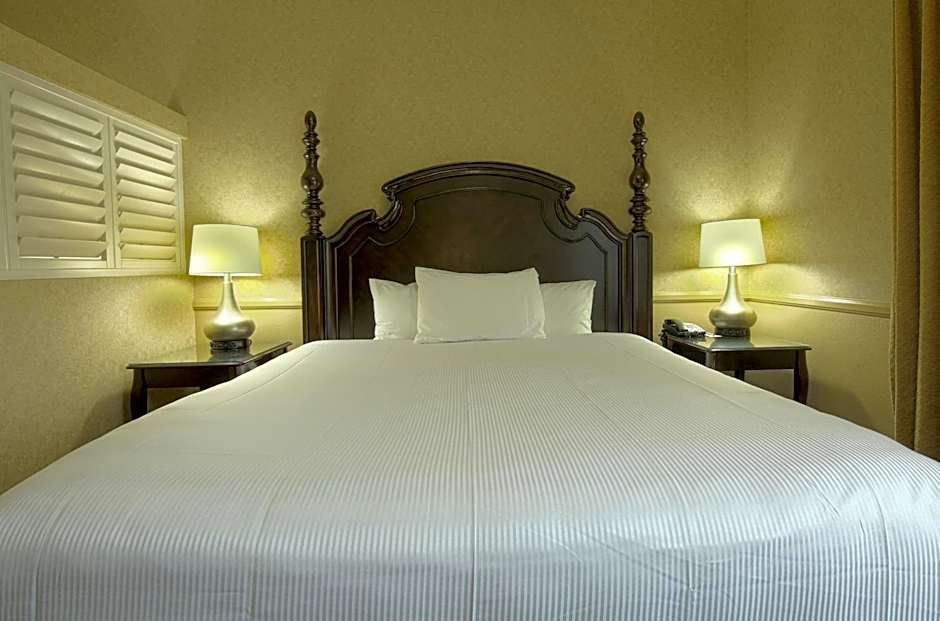 Azure Hotel & Suites Ontario, A Trademark Collection Hotel