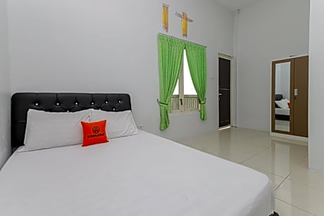 Standard Double Room with Shared Bathroom