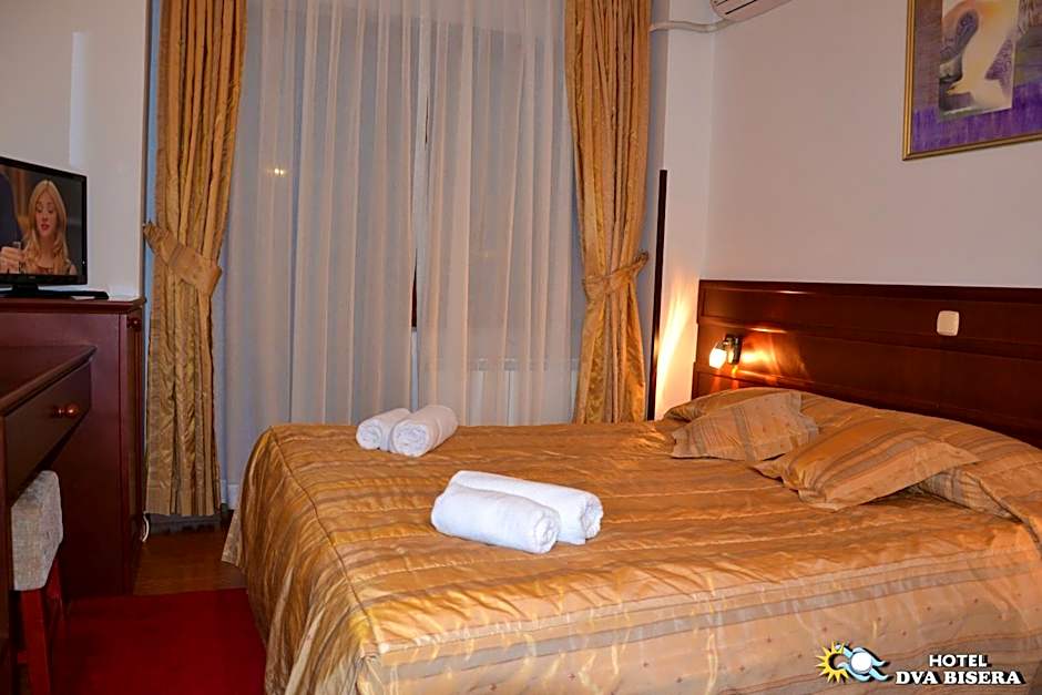 Photo 1 of 6 of Double Room