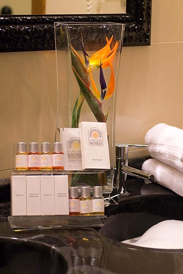 Cardinal Saint Peter Hotel