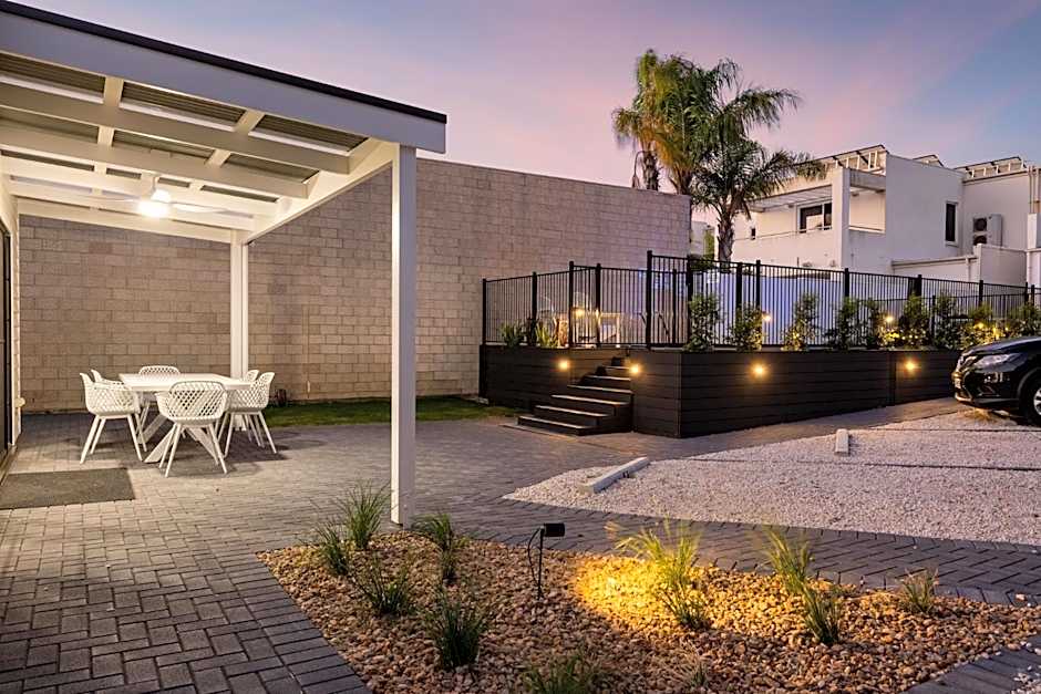 Deco Beach Luxury Apartments